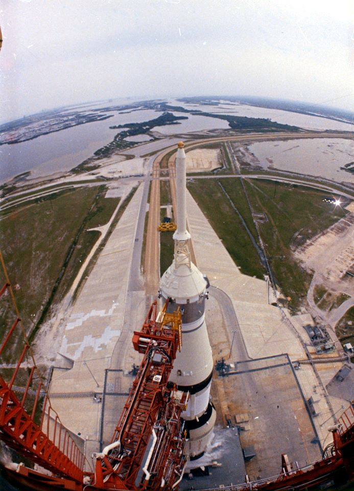 Saturn 5 s lodí Apollo 13 čeká na svou příležitost; jaro 1970