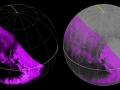 Zde vidíme záznam infračerveného spektrometru LEISA (Linear Etalon Imaging Spectral Array) ze soupravy Ralph. Na levé části je mapa výskytu metanového ledu, která ukazuje rozdílené zastoupení metanu v různých oblastech povrchu. Jasnější růžové barvy indikují vyšší absorpci metanu, menší množství metanu je vyjádřeno černou barvou. Dostupná data, které sonda vyslala, jsou na snímku vlevo, vpravo je pak kompozice tohoto snímku se snímkem s vysokým rozlišením z kamery LORRI (Long Range Reconnaissance Imager)