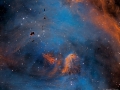 Hmlovina IC 2944 známa ako hmlovina bežiaca sliepka obsahuje bokové globuly, husté mraky v ktorých sa tvoria hviezdy...leží v súhvezdí Kentaurus vo vzdialenosti ~6500 svetelných rokov...(Eduard Boldižár)