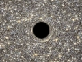 Tam kde i svetlo sa obáva prísť... (Efekt gravitačnej šošovky sprostredkovaný čiernou dierou) (Eduard Boldižár)
